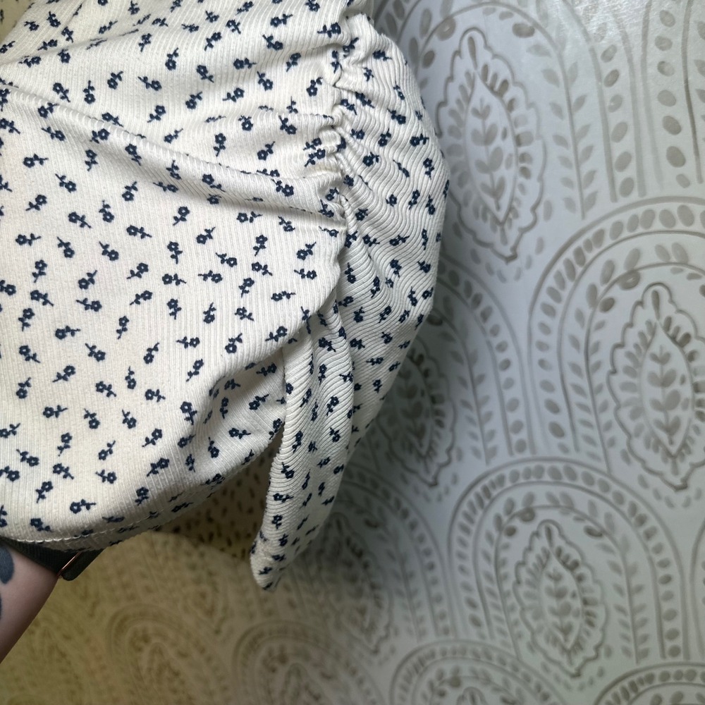 Orange Kiss XL Cream‎ Ditsy Floral Ribbed Side Ruched Short Sleeve Top - Picture 4 of 9